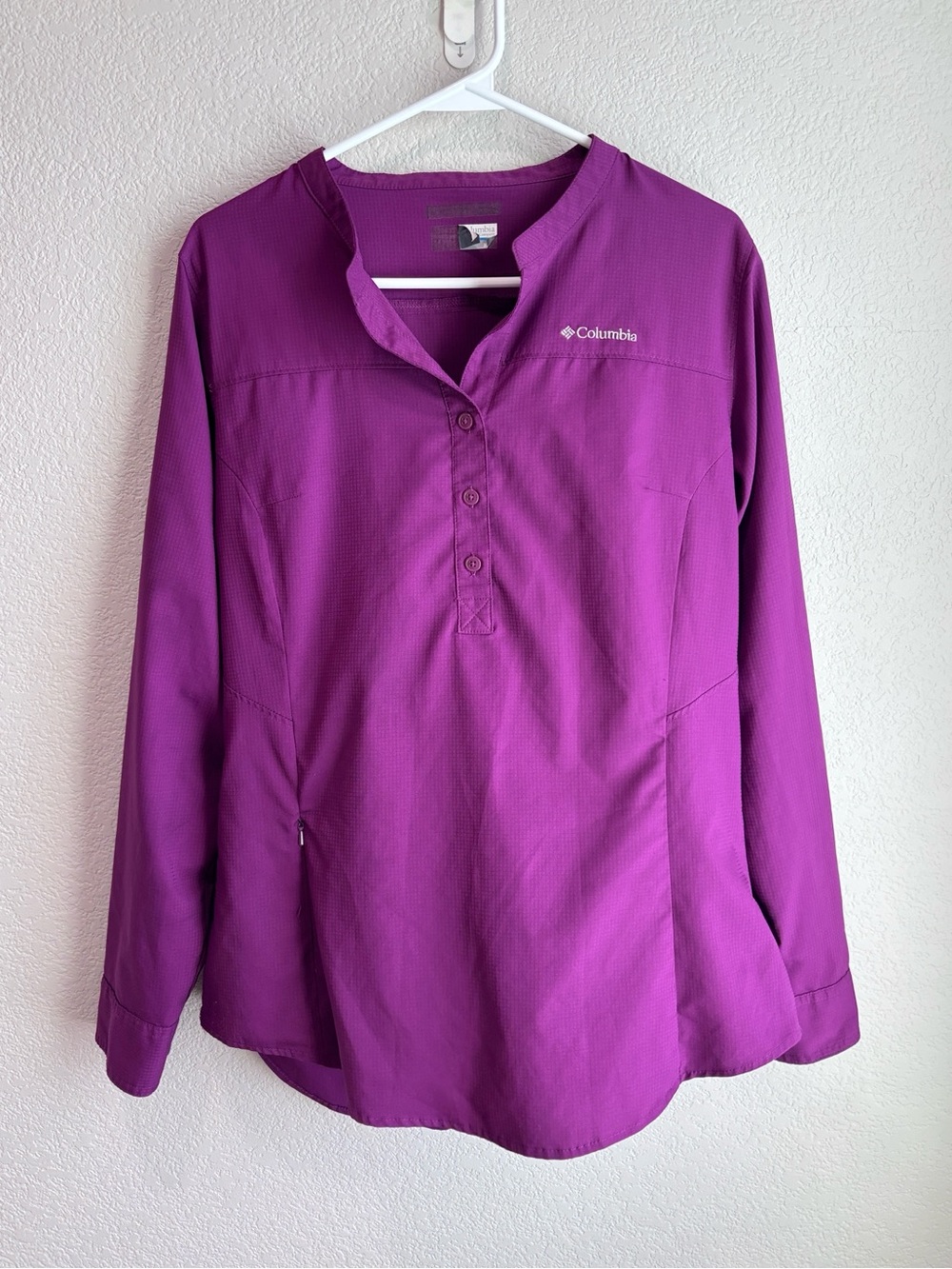 Columbia Omni Shade Henley Long Sleeve Hiking Shirt Purple Women’s Size Medium